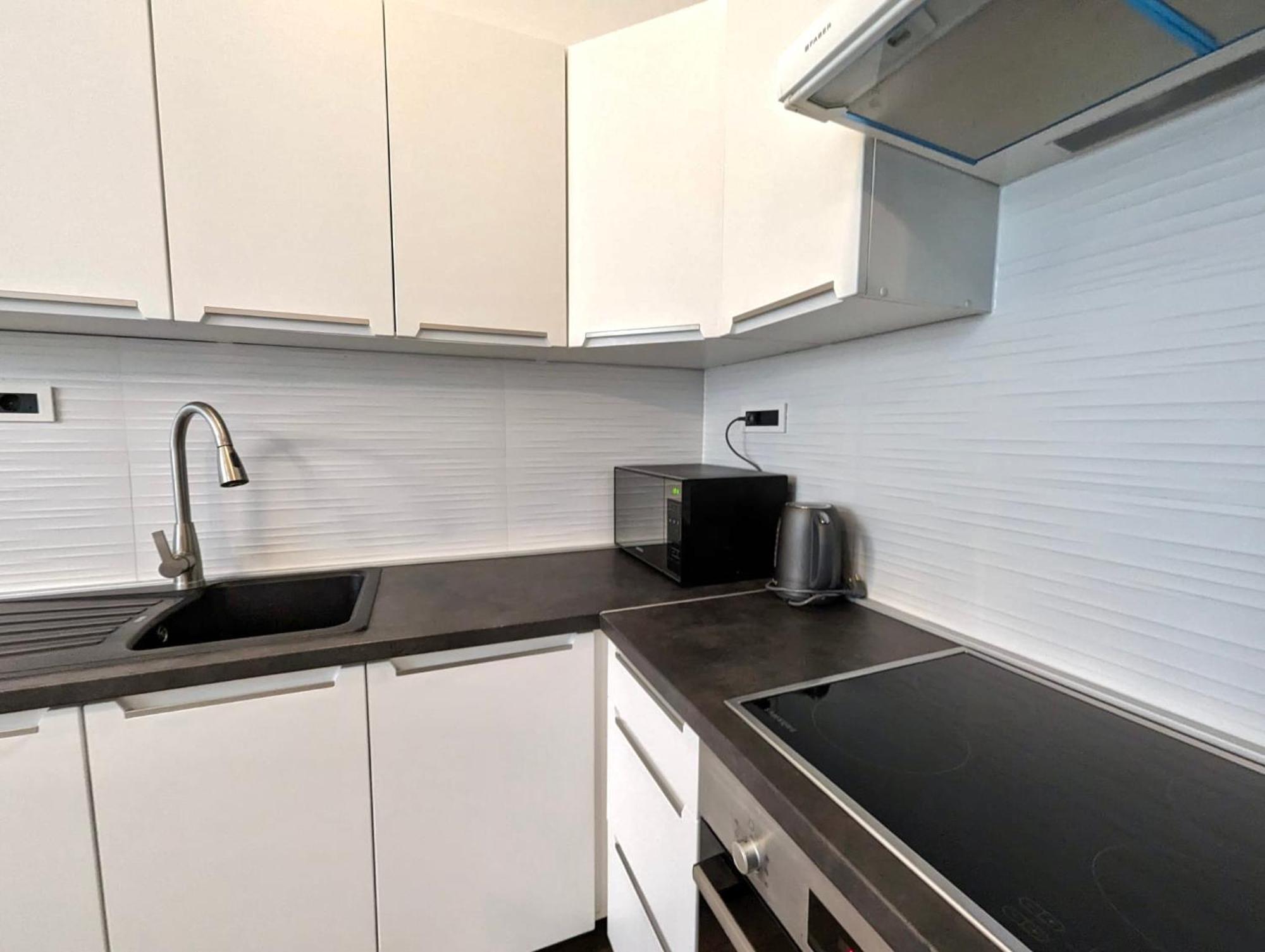 Fantabulous Downtown Abode W King Bed, 65" Tv, Washer And Tumble Dryer ซาเกร็บ ภายนอก รูปภาพ