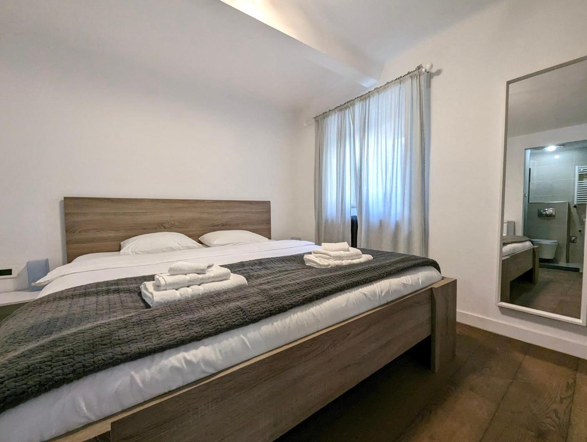 Fantabulous Downtown Abode W King Bed, 65" Tv, Washer And Tumble Dryer ซาเกร็บ ภายนอก รูปภาพ