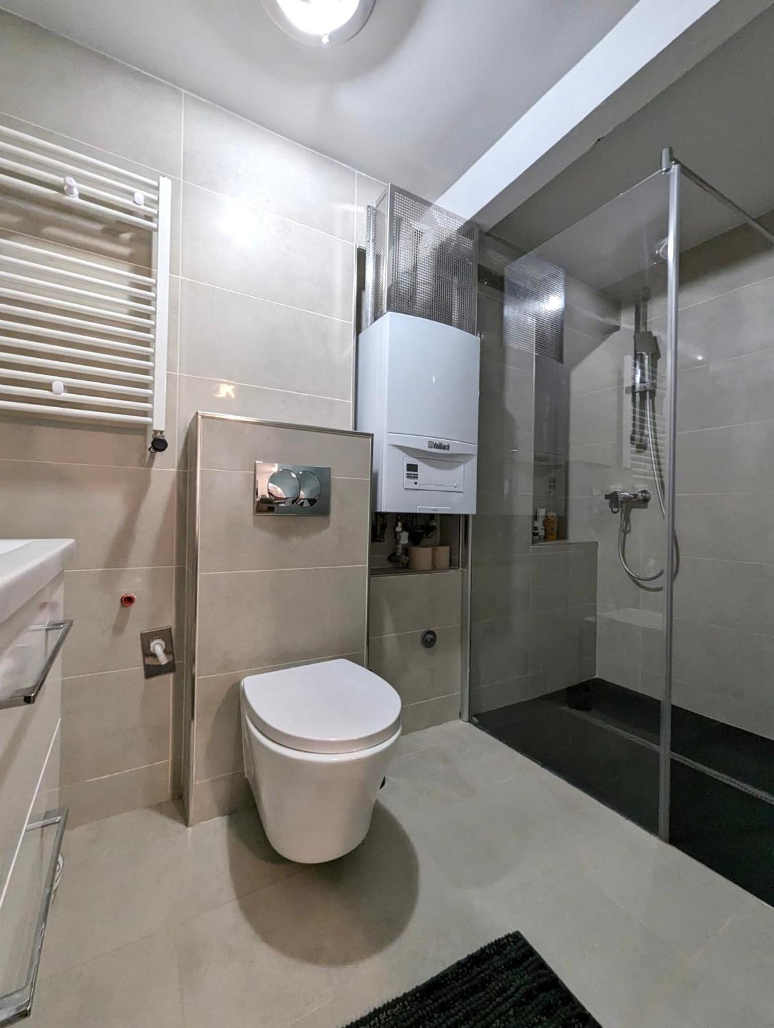 Fantabulous Downtown Abode W King Bed, 65" Tv, Washer And Tumble Dryer ซาเกร็บ ภายนอก รูปภาพ